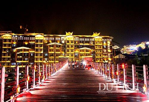 Thị trấn Mao Đài đẹp lung linh huyền ảo về đêm
